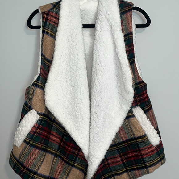 Flannel Print Vest with Sherpa Lining - Picture 2 of 6